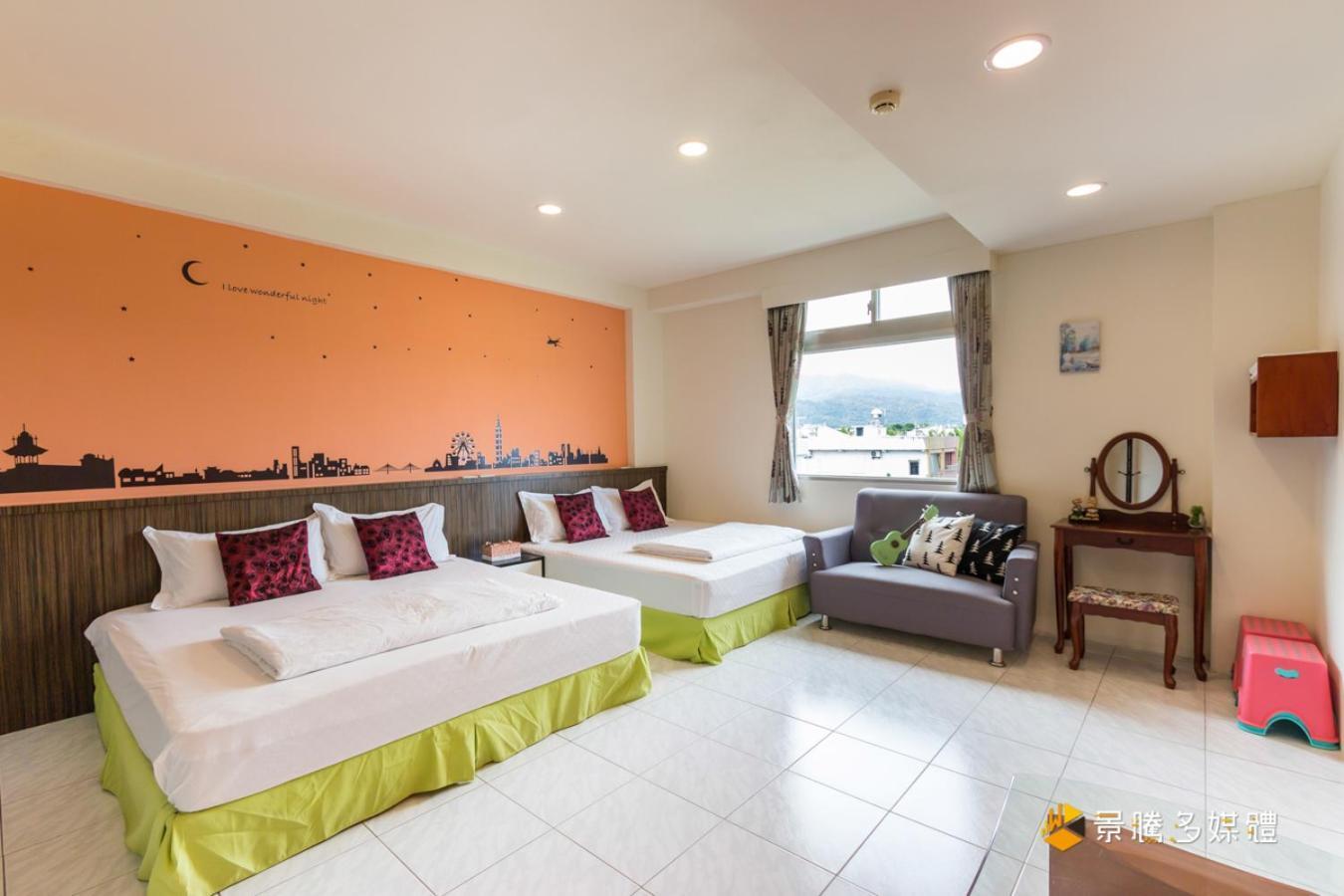 Water Bird Family Apartment Toucheng Bilik gambar
