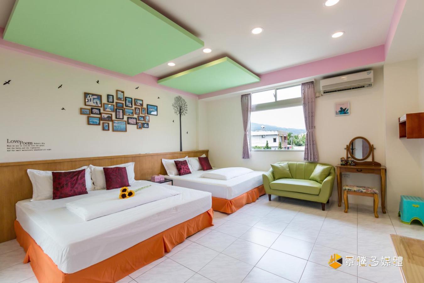 Water Bird Family Apartment Toucheng Bilik gambar